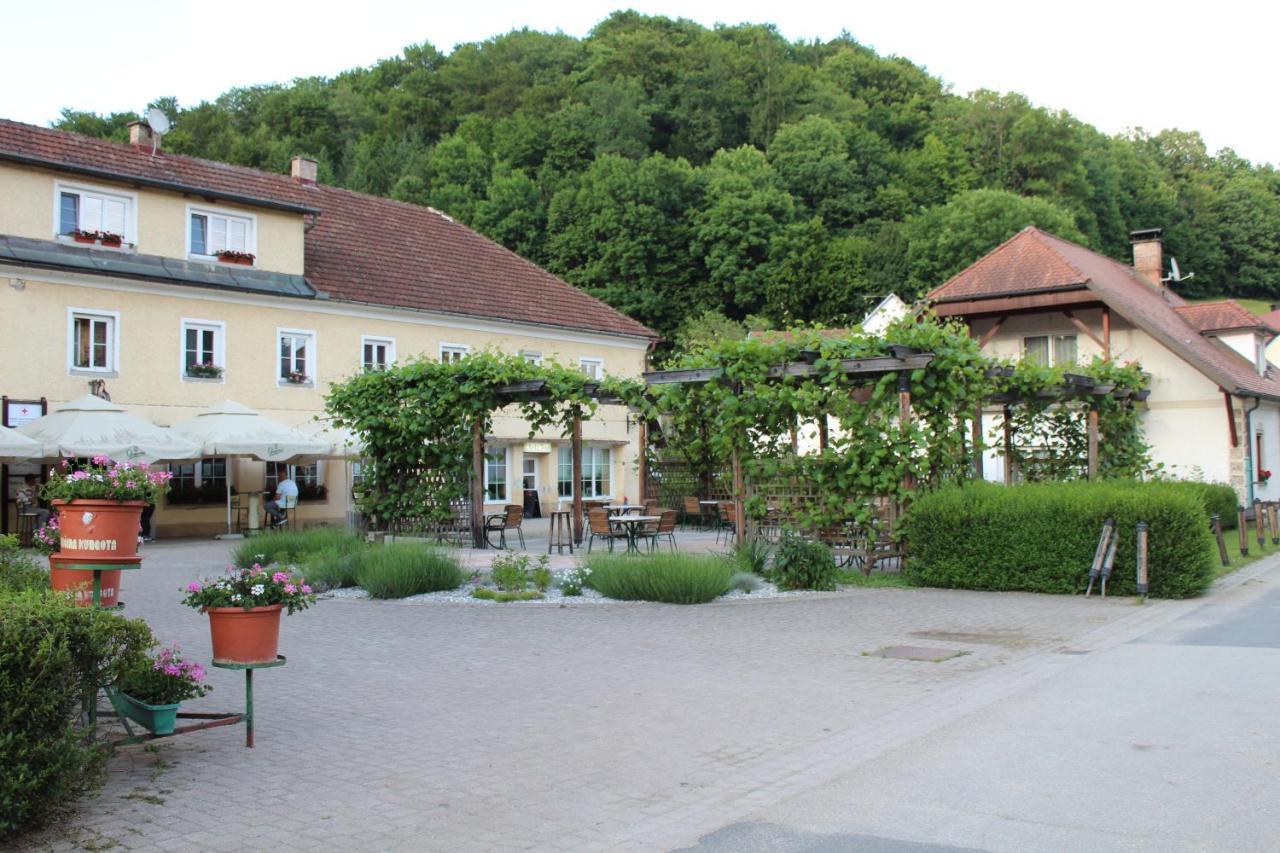 Sleeping In Village Svecina Exterior photo