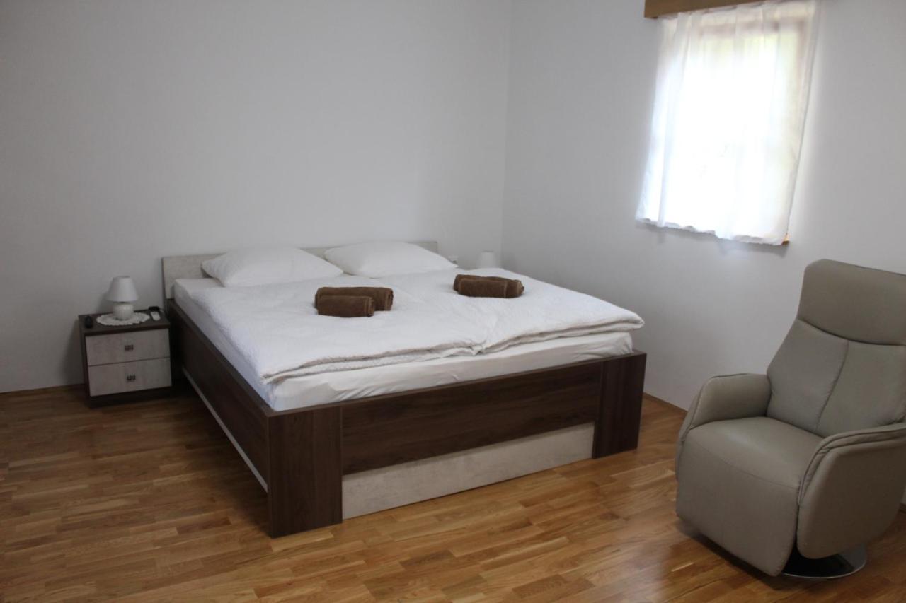 Sleeping In Village Svecina Exterior photo